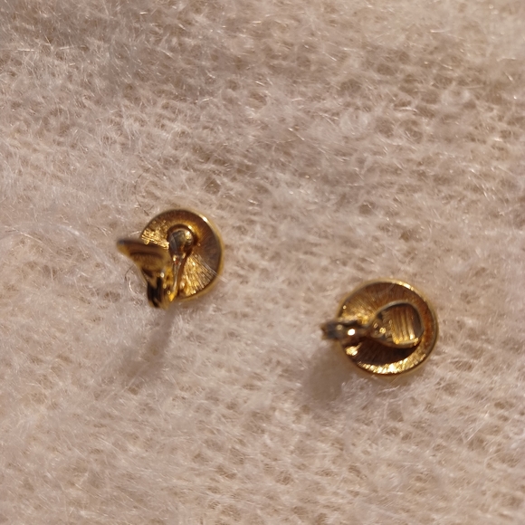 Vintage red and gold clip on earrings by Monet - Picture 3 of 6